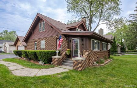 284 W Clarkston Road