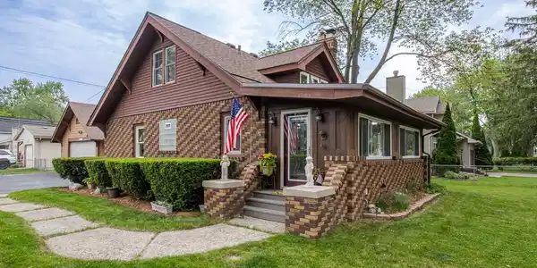 284 W Clarkston Road