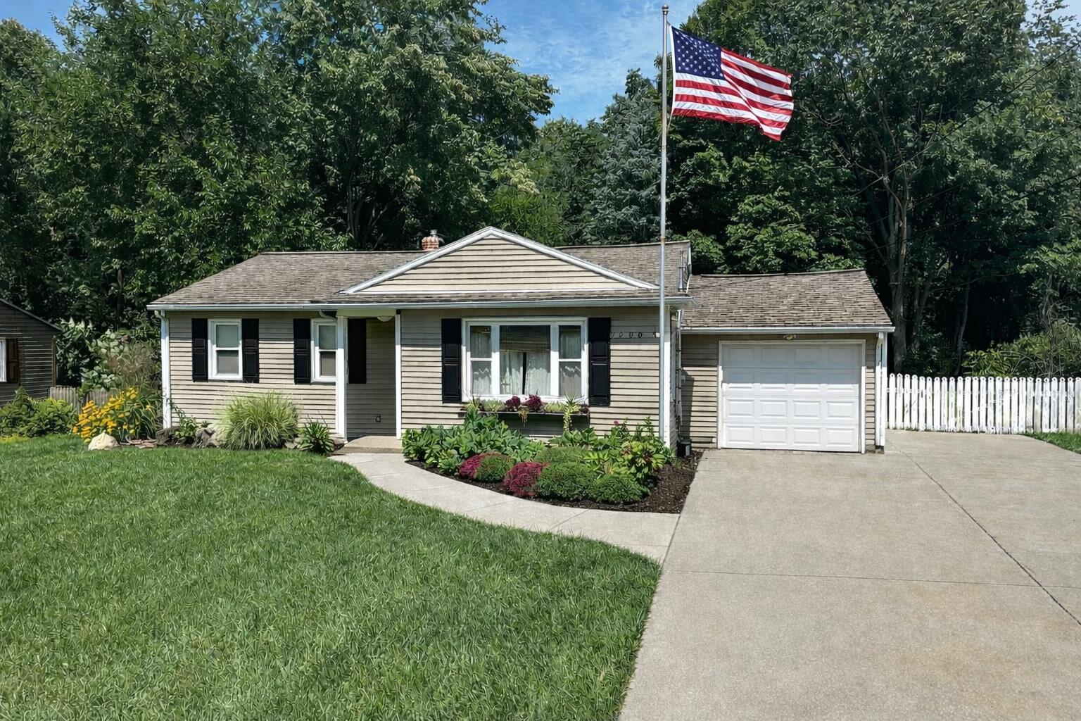 Image 1: 7900 W Q front