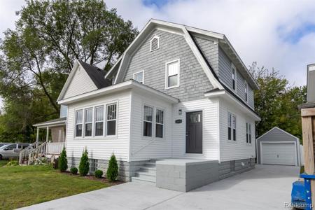 2615 GRATIOT Avenue