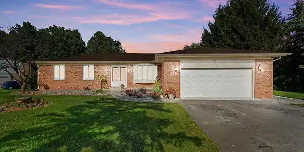 1470 LONG LAKE Drive