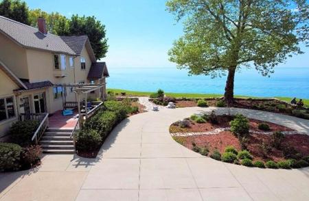 3706 Lake Shore Drive