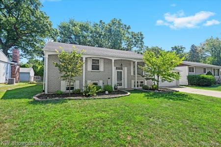 2370 Roselawn Street