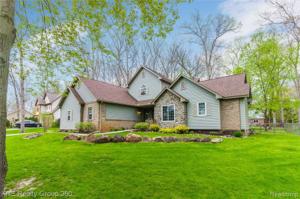 844 EDGEWOOD Drive