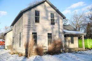 622 W CLINTON Street