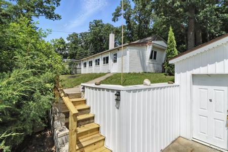 1264 Lakeshore Drive