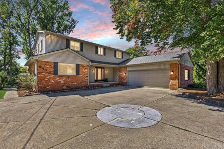 880 Artdale Drive