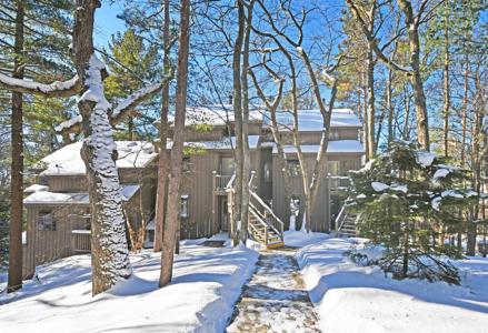 47 Hawks Nest