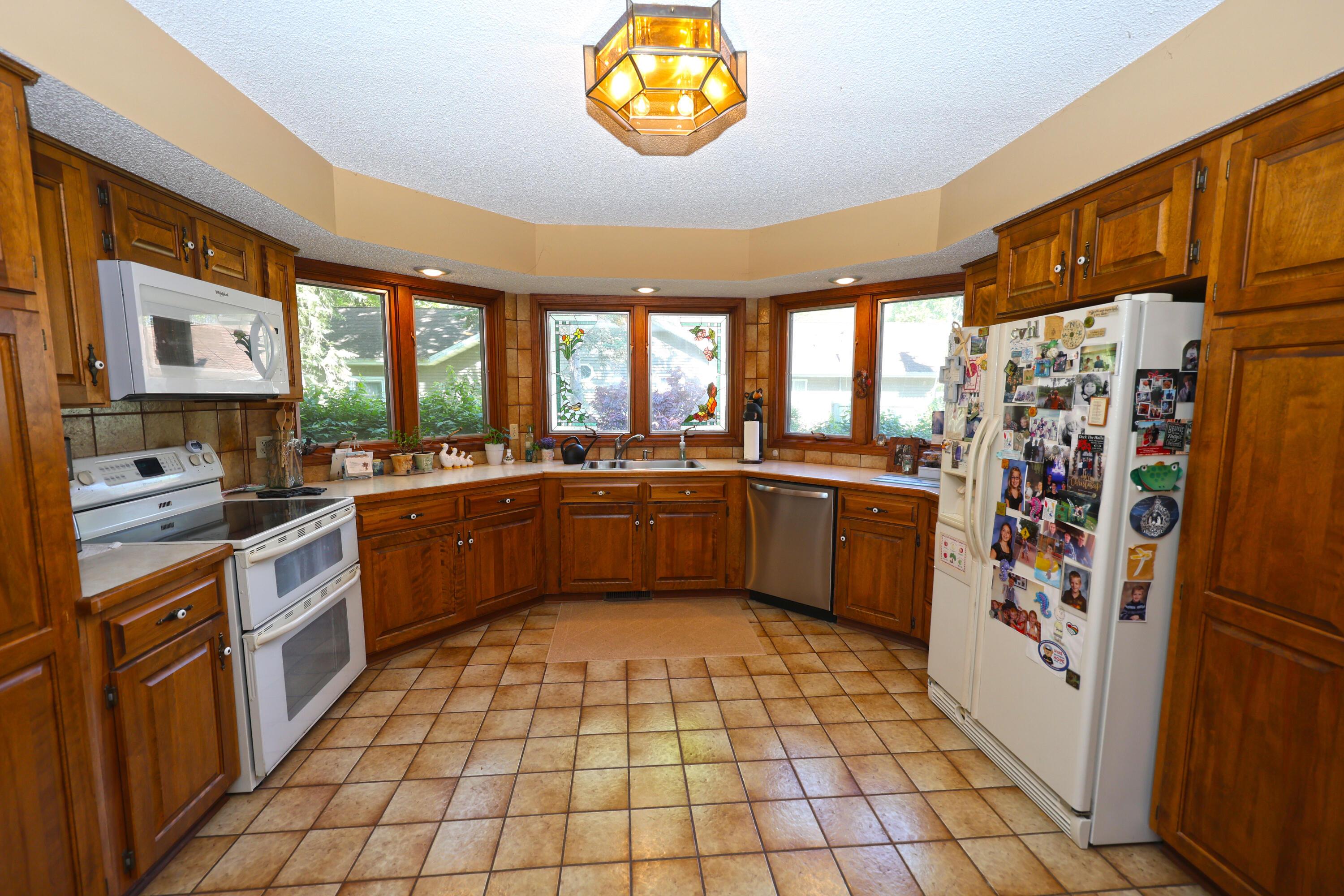 Image 3: Kitchen