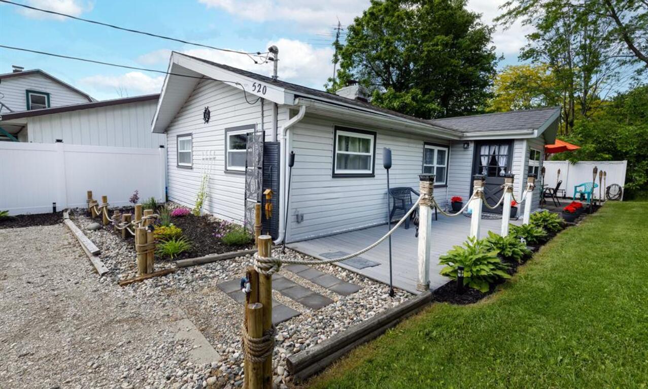 Image 2: 520 W Jessie Rd Sanford MI 48657