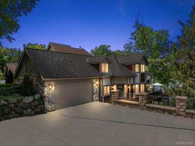 1739 Ridge Road