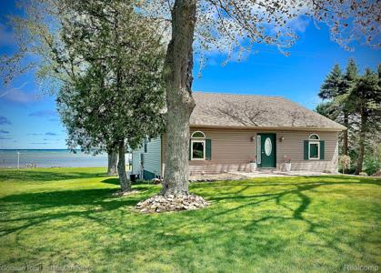 1042 LAKESHORE Road