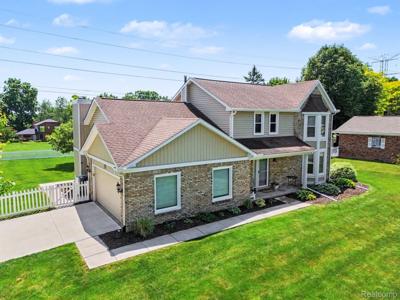 6433 Woodcrest Ridge