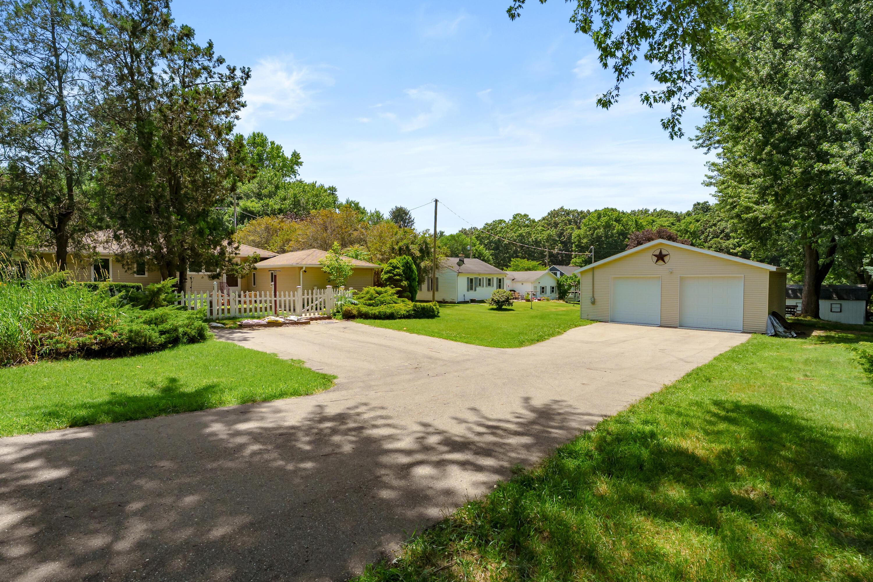 Image 3: LC - Apple Ln 68334 Benton Harbor 49022-