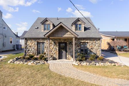 39401 Lakeshore Drive