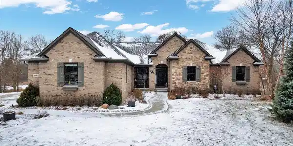 1087 Watersmeet Court