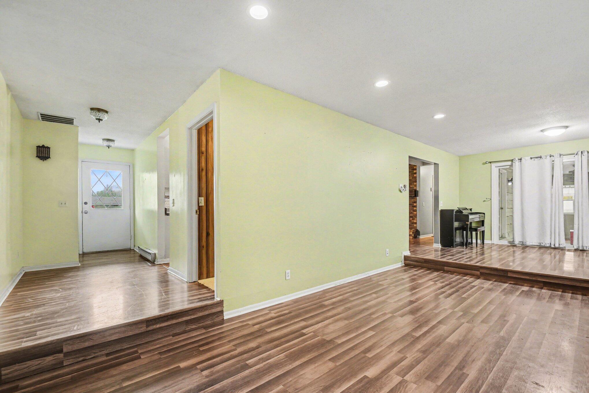 Image 4: 5564_4_LivingRoom