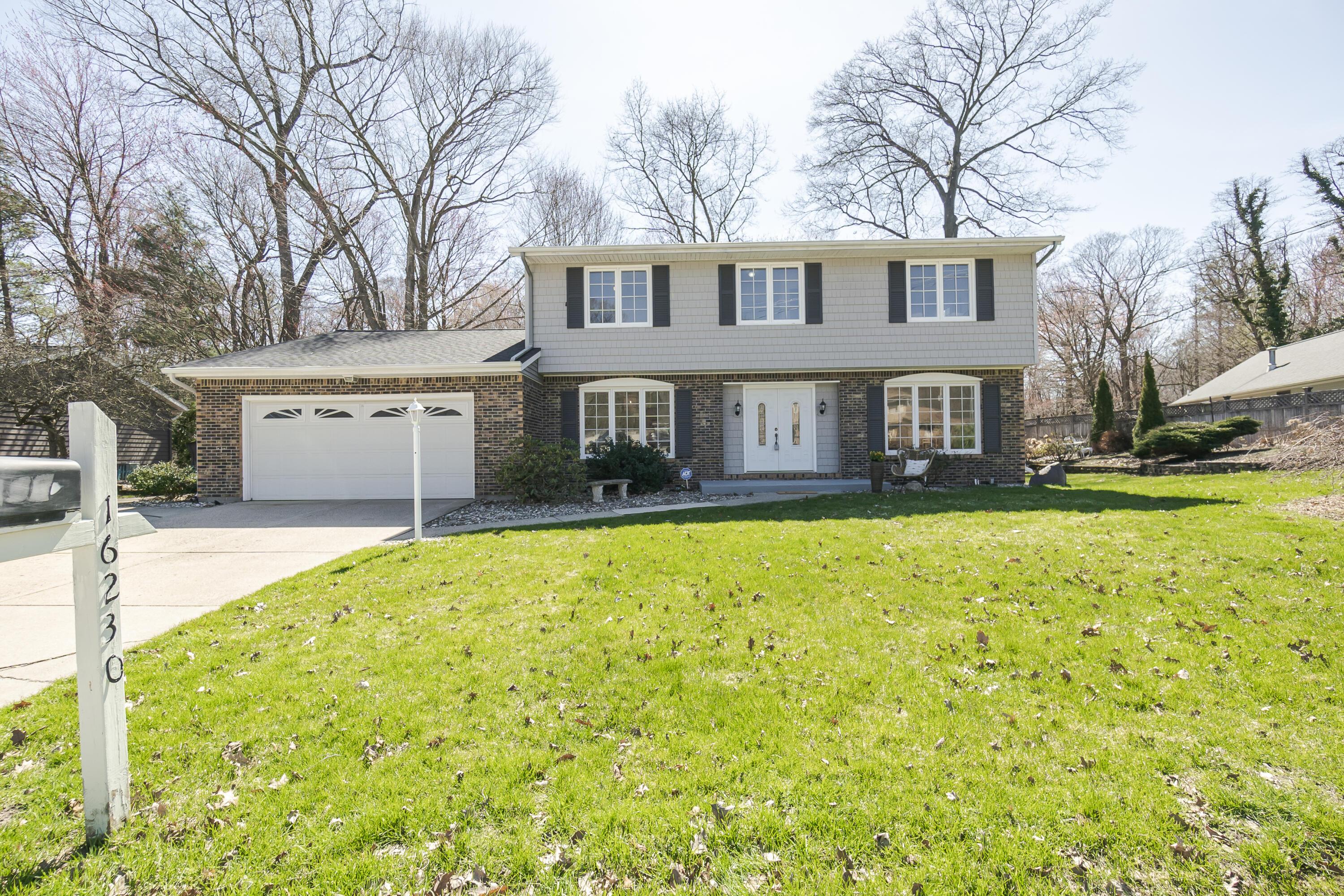 Image 2: 16230 Woodcrest-94