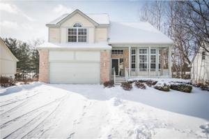 135 LAKESHORE POINTE DR