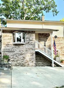 423 Shady Oaks Street