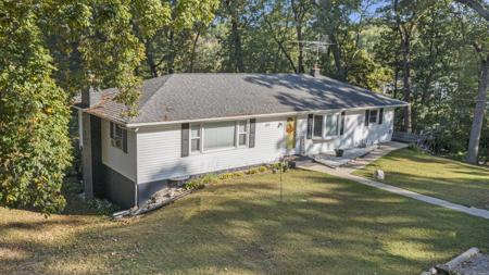 1055 Woodland Beach