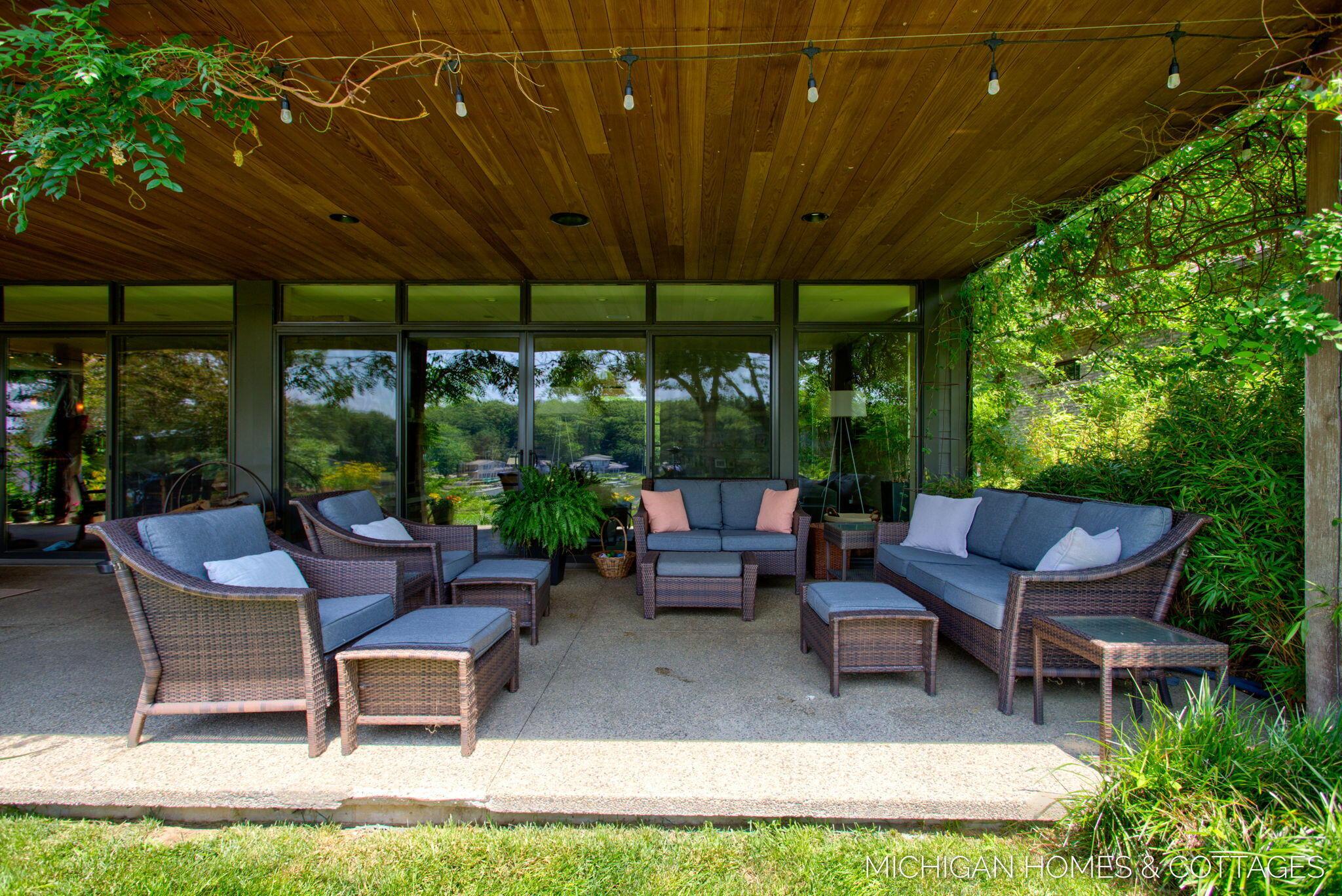 Image 4: 32-web-or-mls-3192-beach-trail-dr