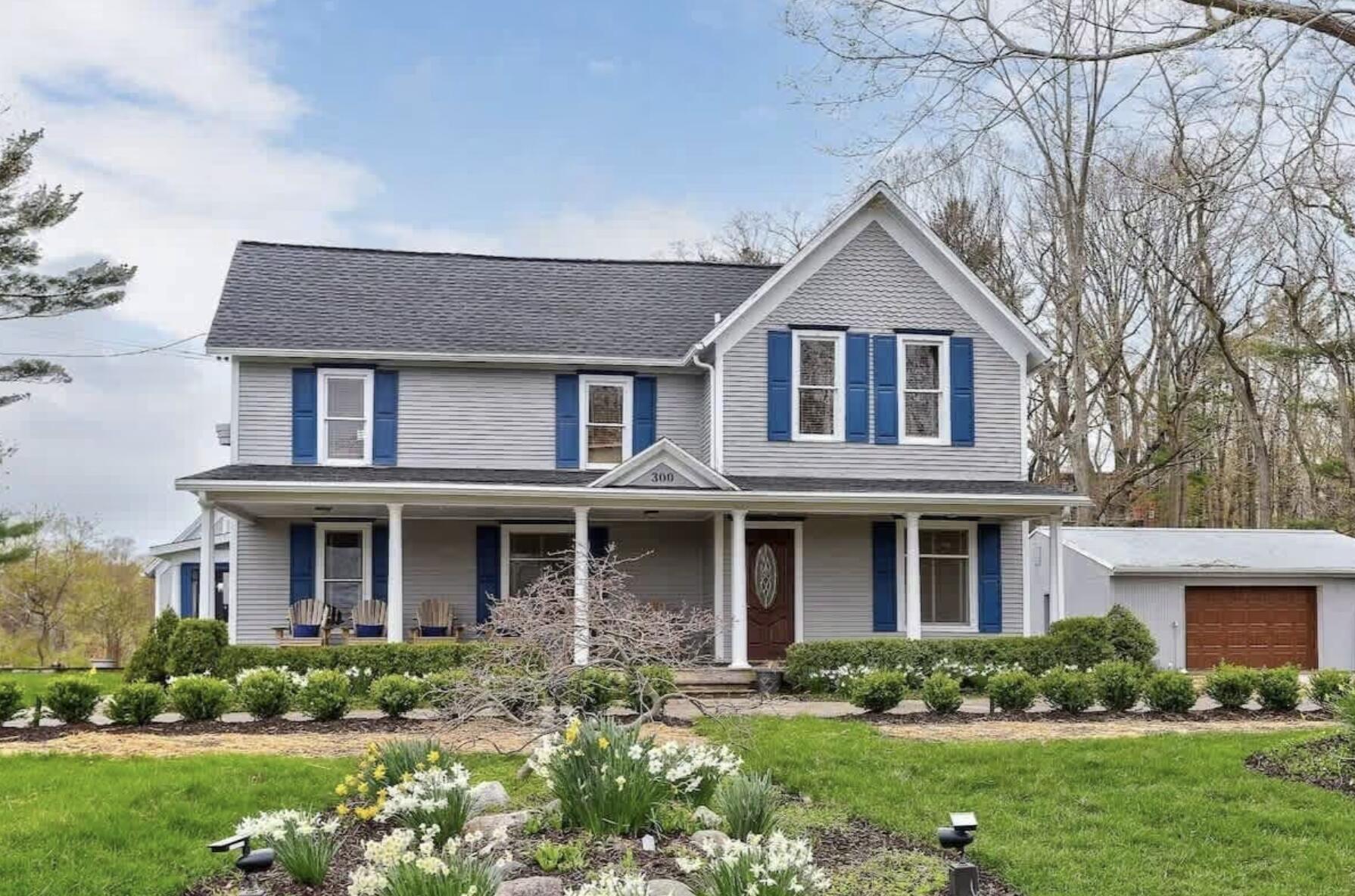 Image 1: 300 Ferry 1