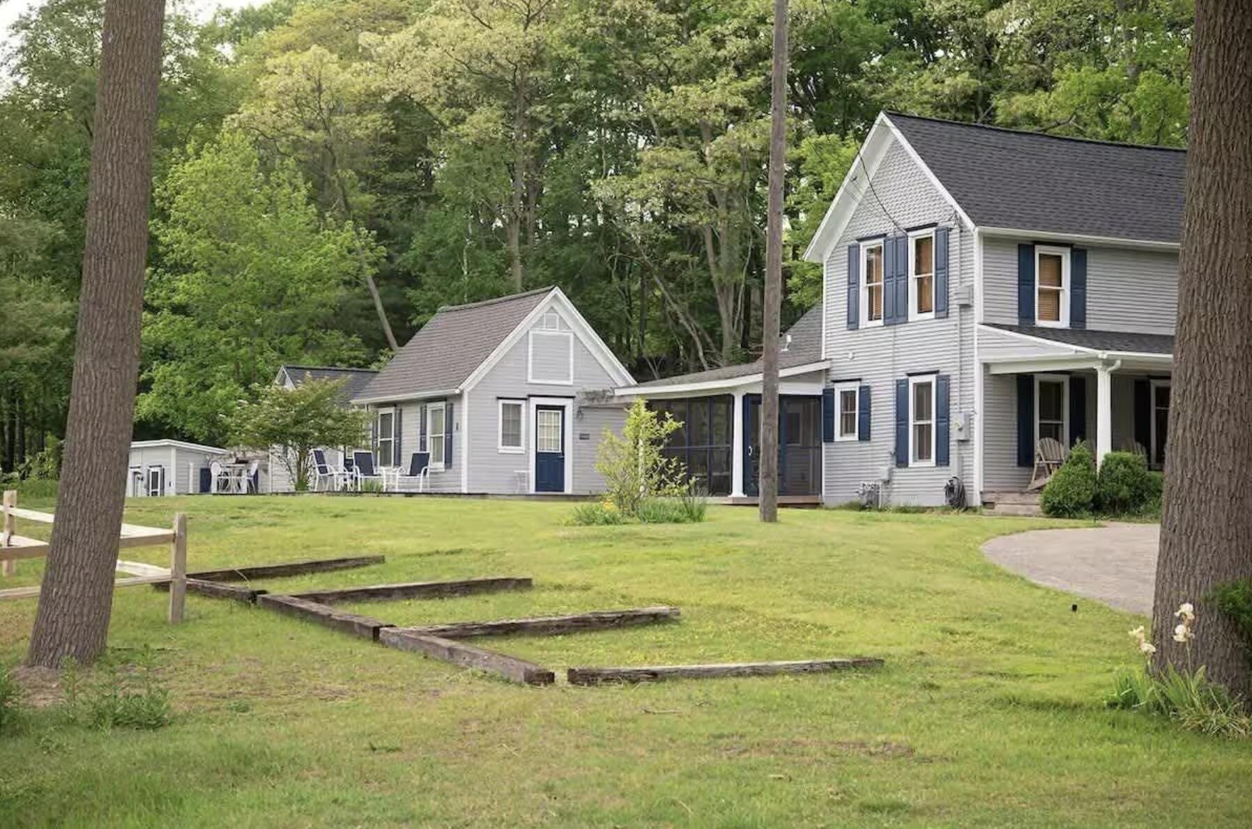 Image 2: 300 Ferry SIde Yard