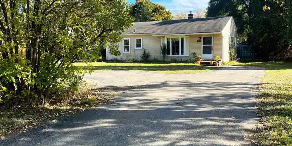 853 Merritt Avenue