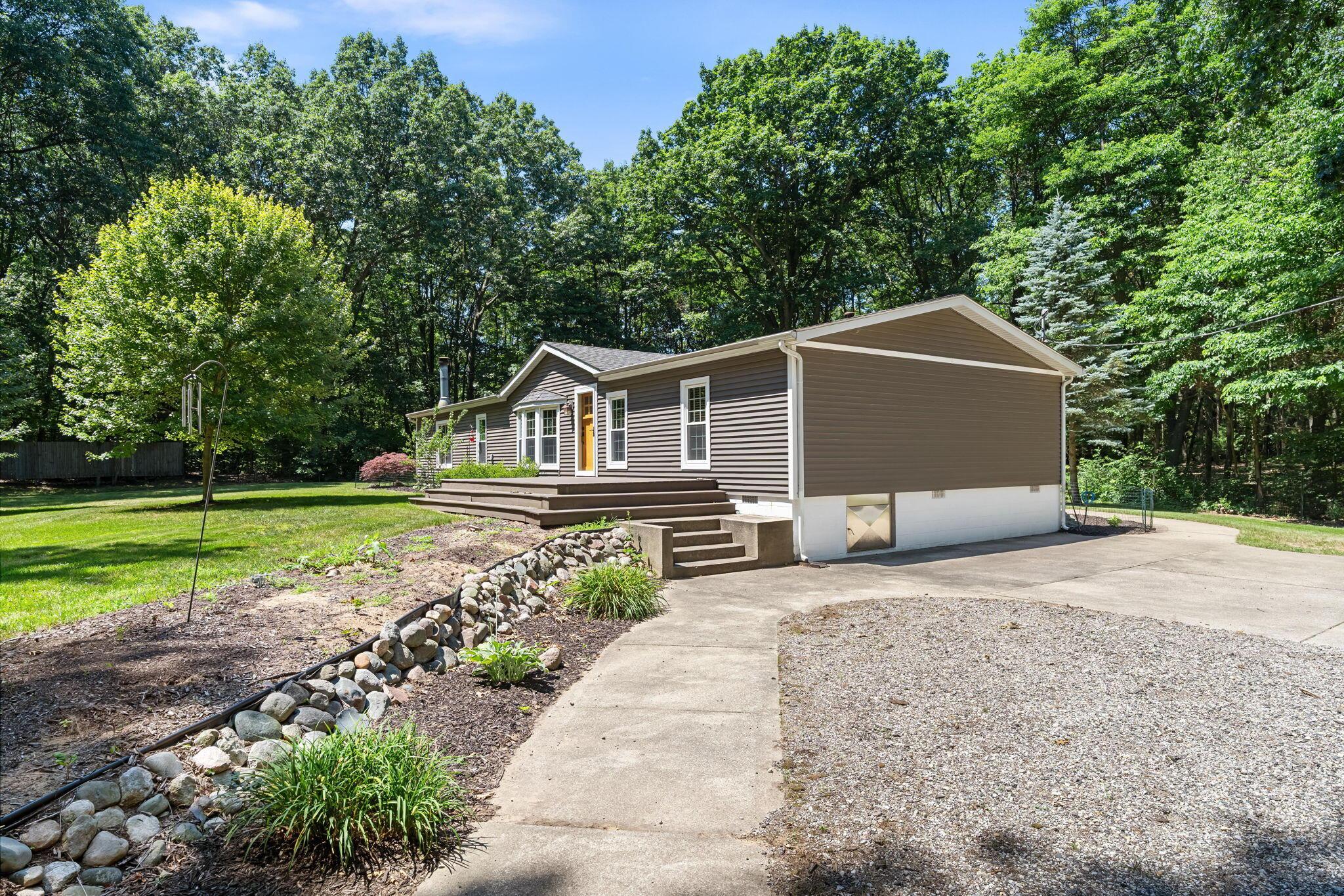 Image 3: 2944 64th St, Fennville