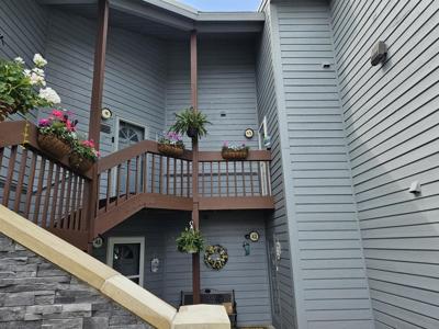 407 W Lake Street