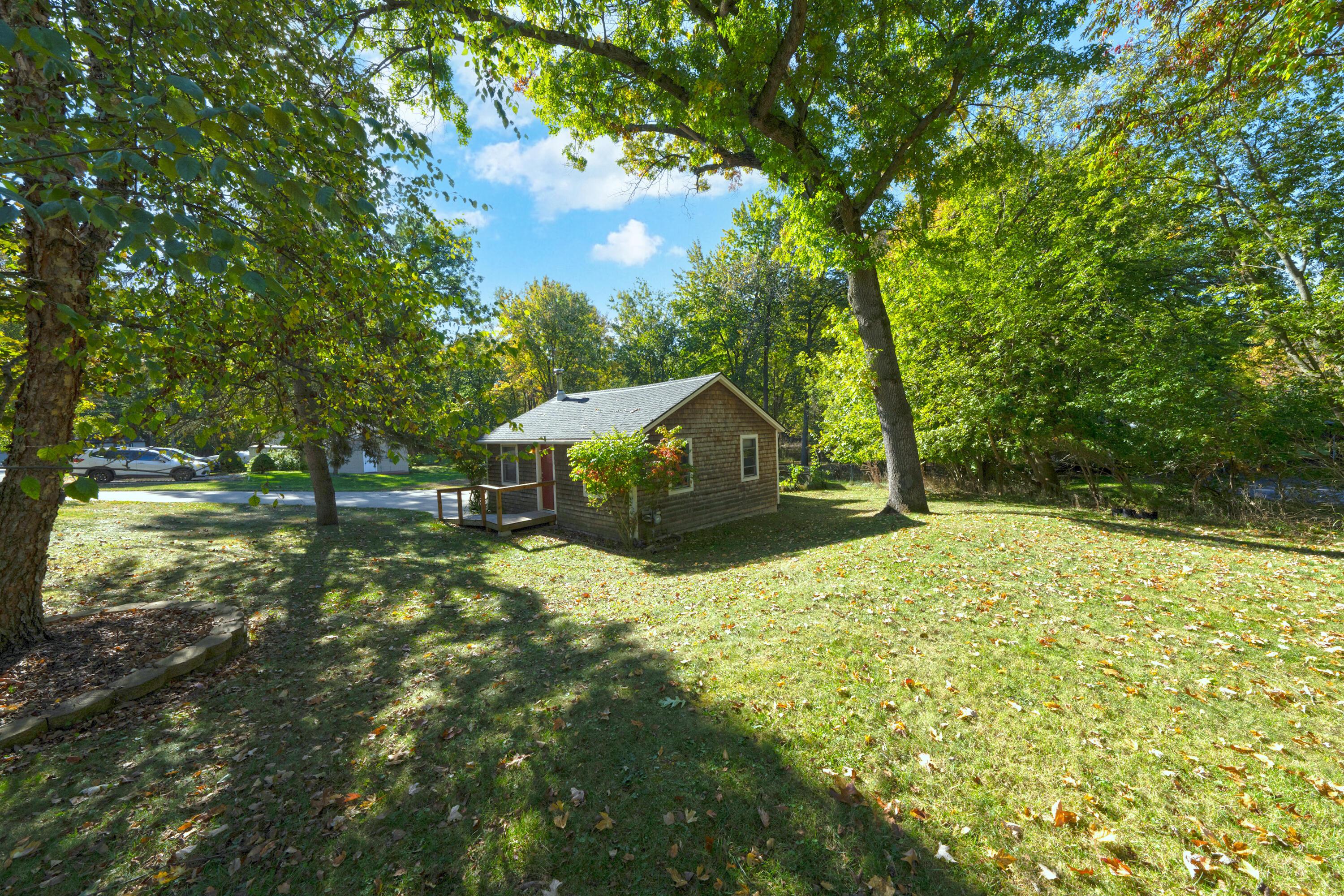 Image 3: The Benefit of this Novi Home with Walle
