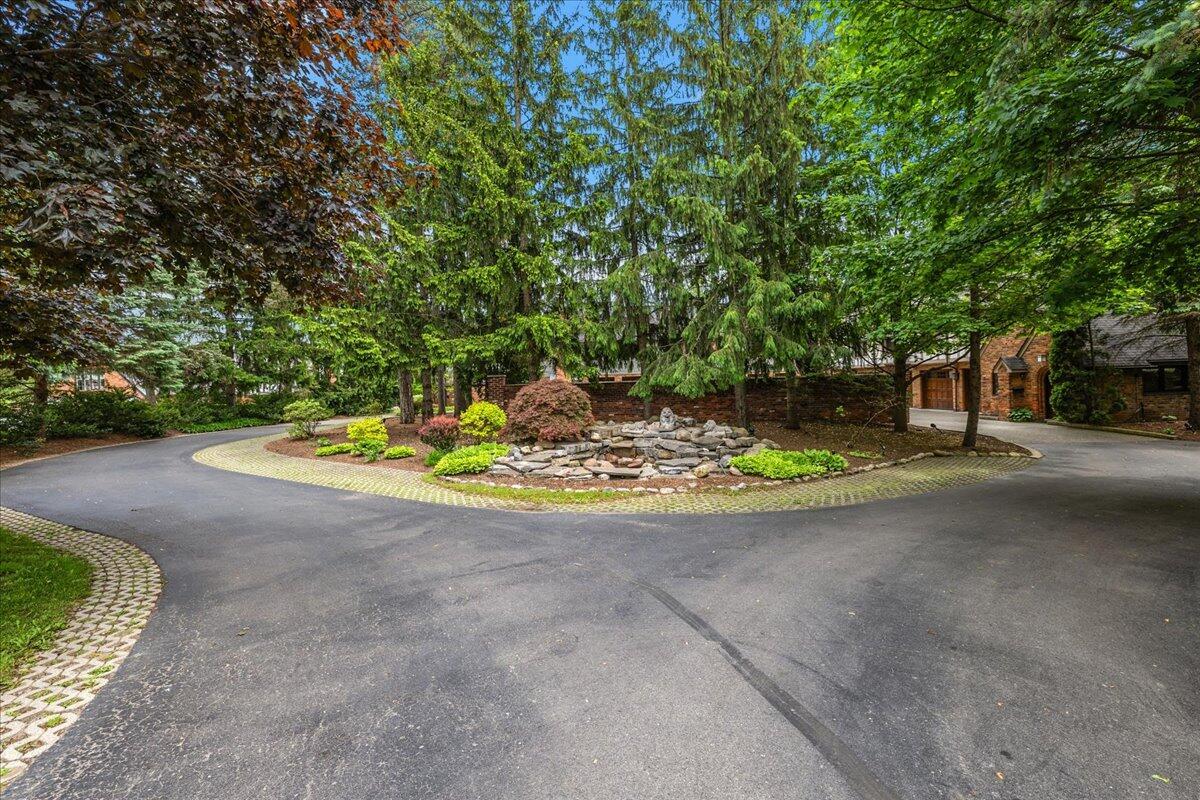 Image 4: 216-490 E Long New Photos-26