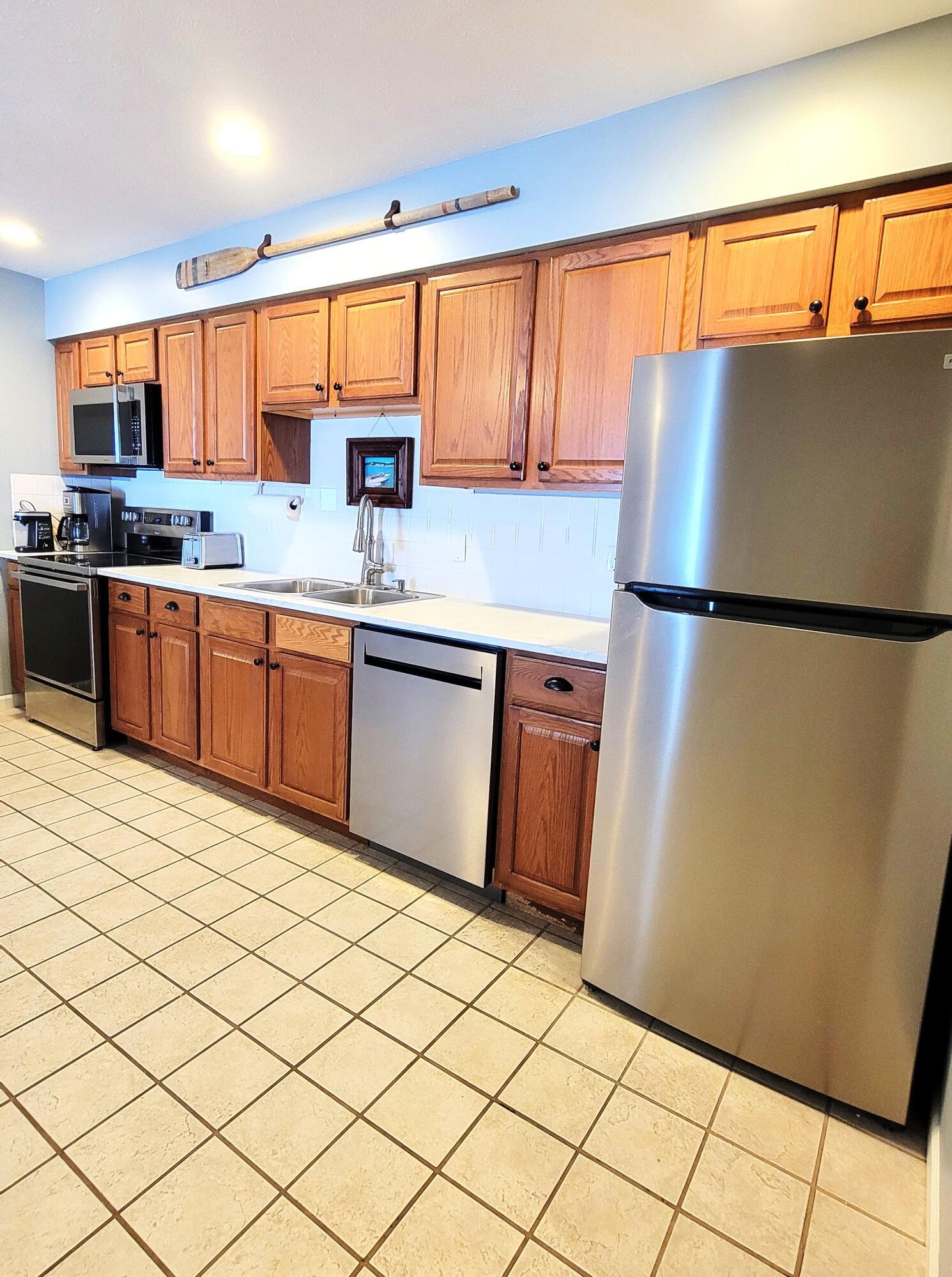Image 4: Kitchen looking north