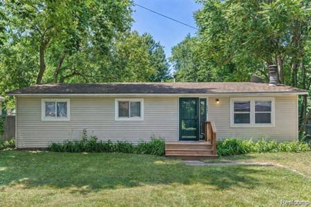 4901 Lake Grove Drive