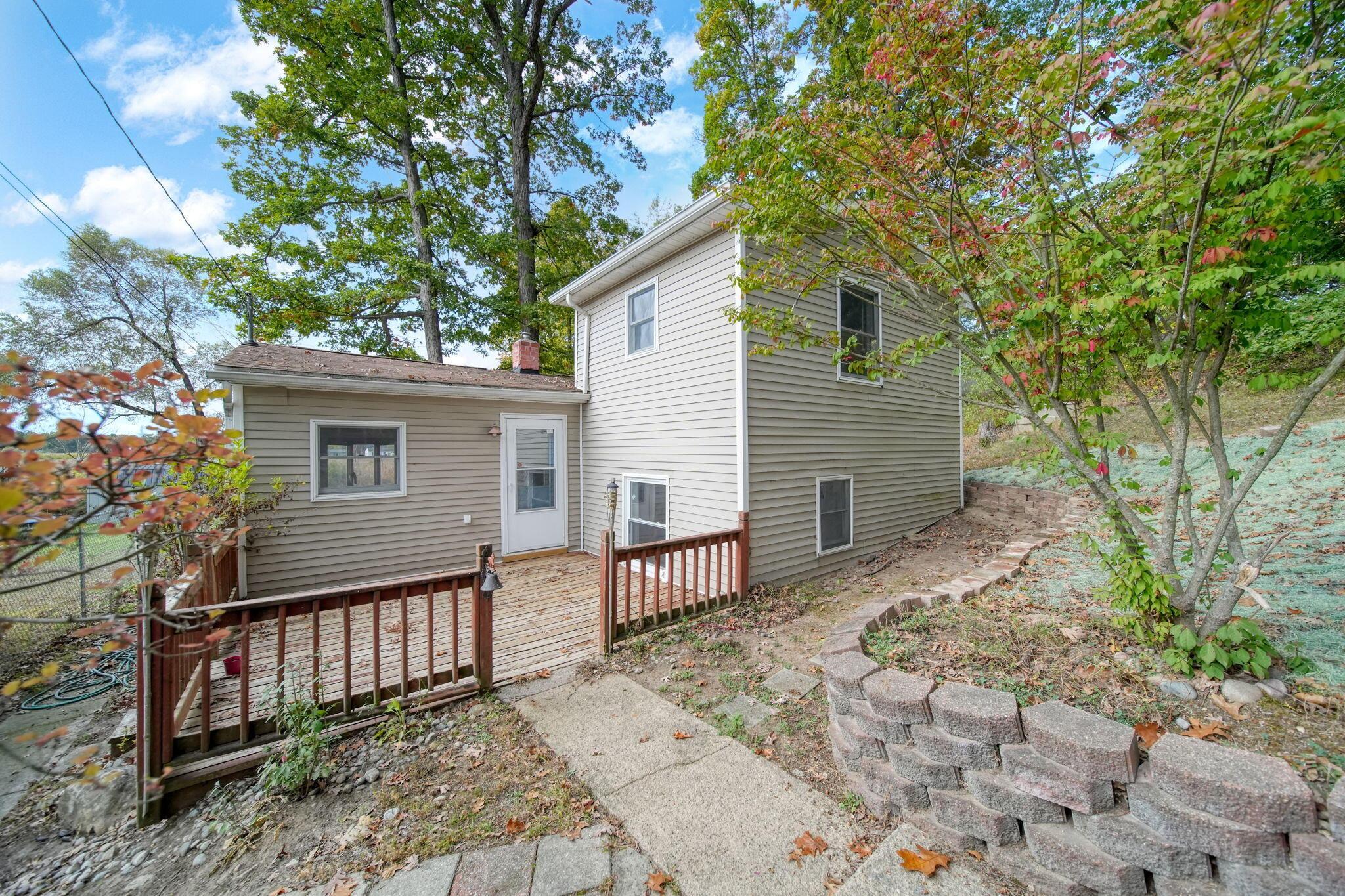 Image 2: 2-web-or-mls-DSC05717_HDR