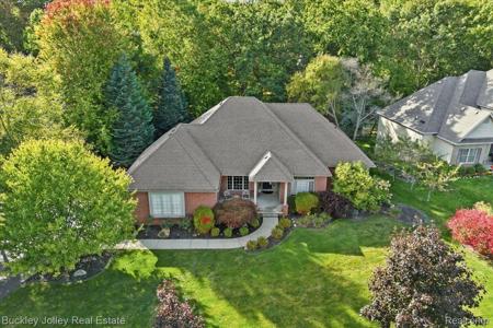 9430 Sheltering Oaks Drive