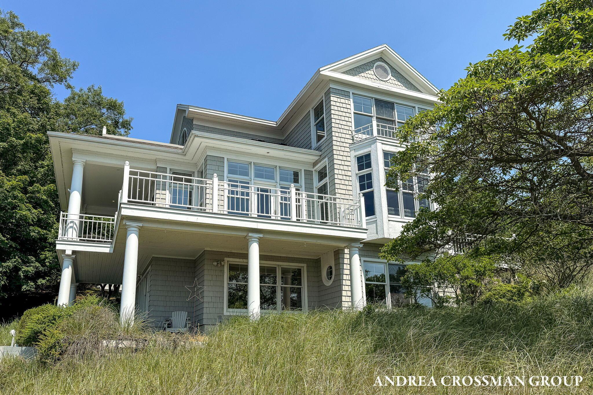 Image 1: 72-web-or-mls-873-park-st