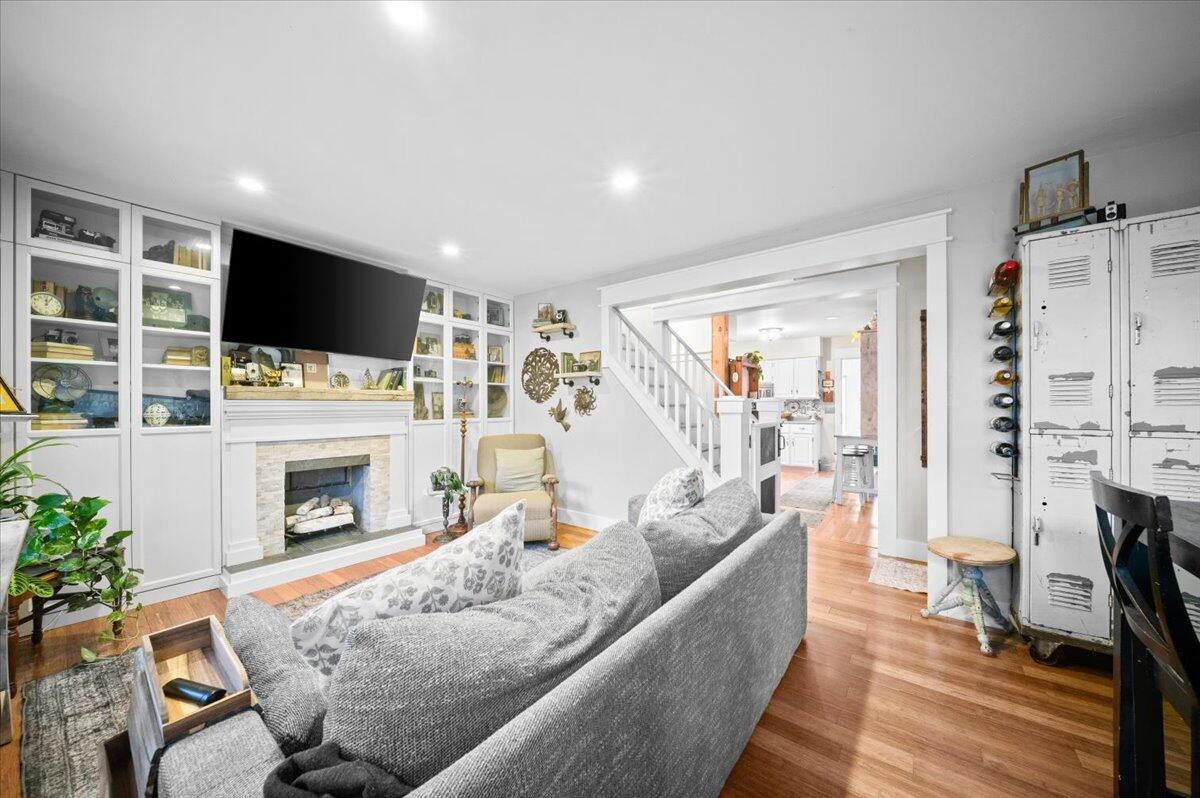 Image 2: 02-DSC_3185