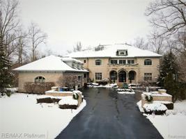 5845 HARTFORD Way