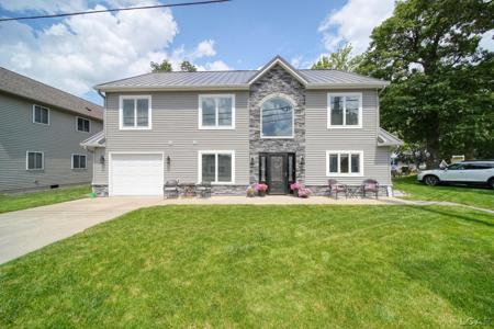 2892 Round Lake Highway