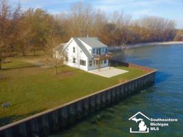 2724 EDGEWATER