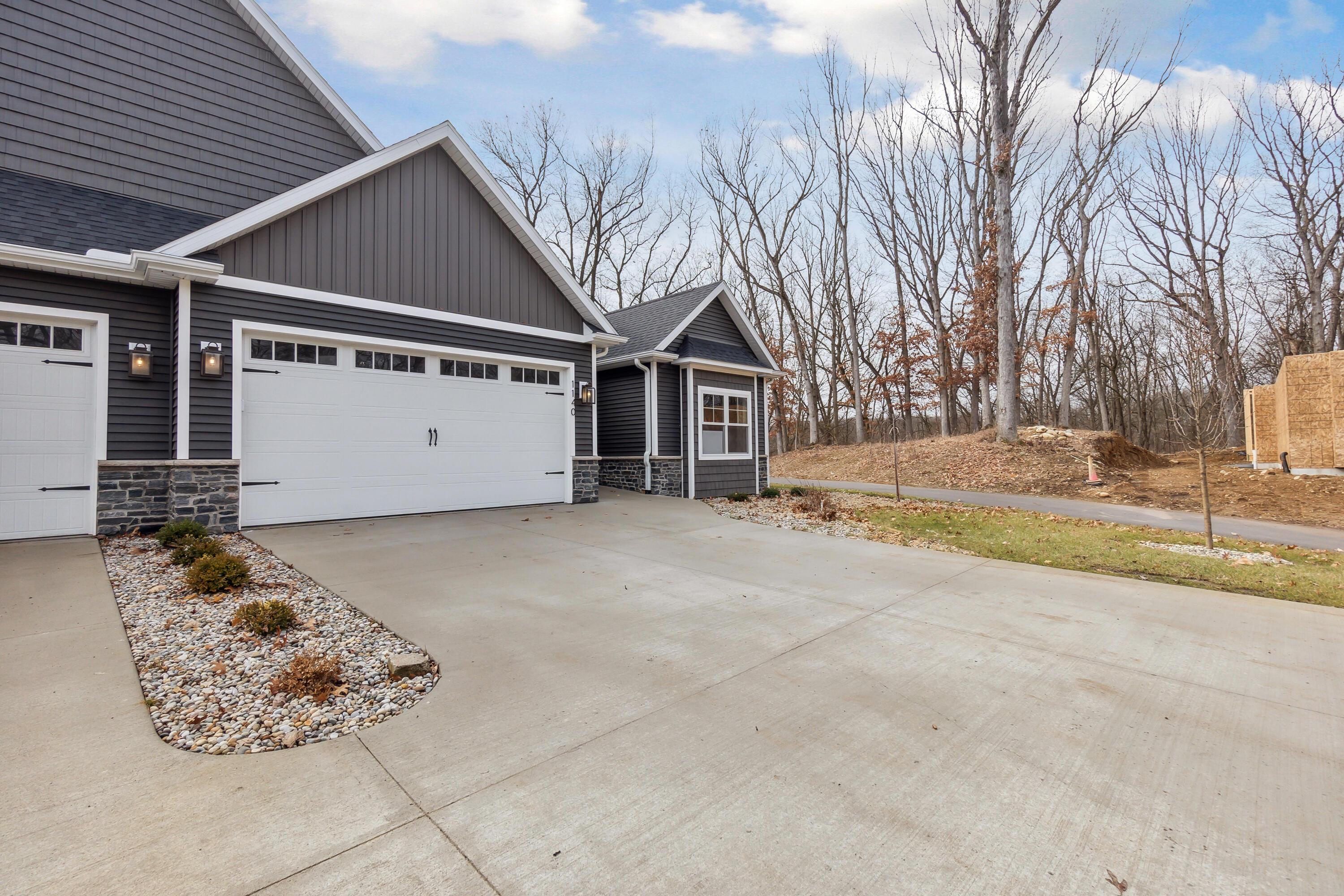 Image 3: 01-1140-Lochaven-Circle-10B-Hillsdale-MI