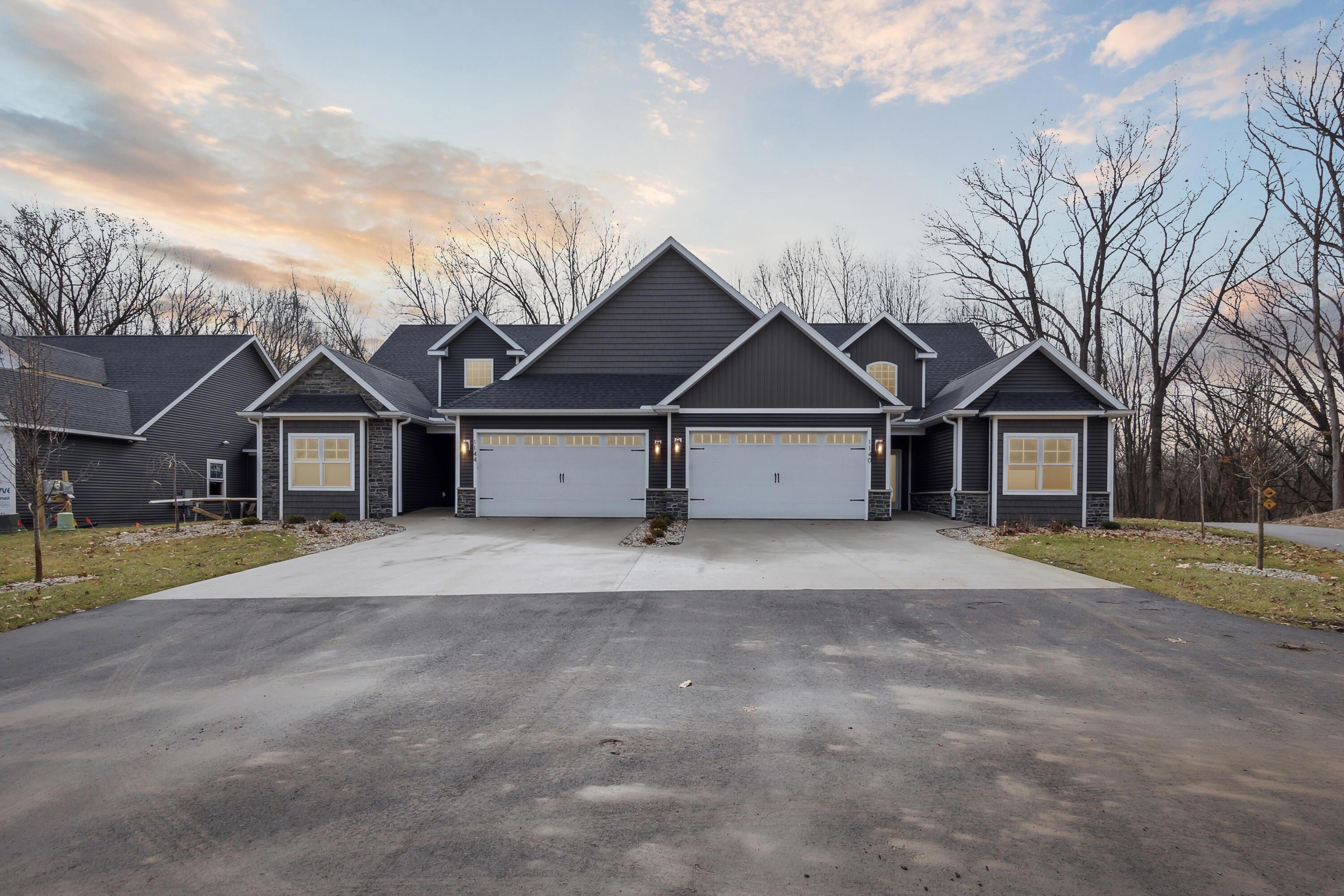 Image 4: 02-1140-Lochaven-Circle-10B-Hillsdale-MI