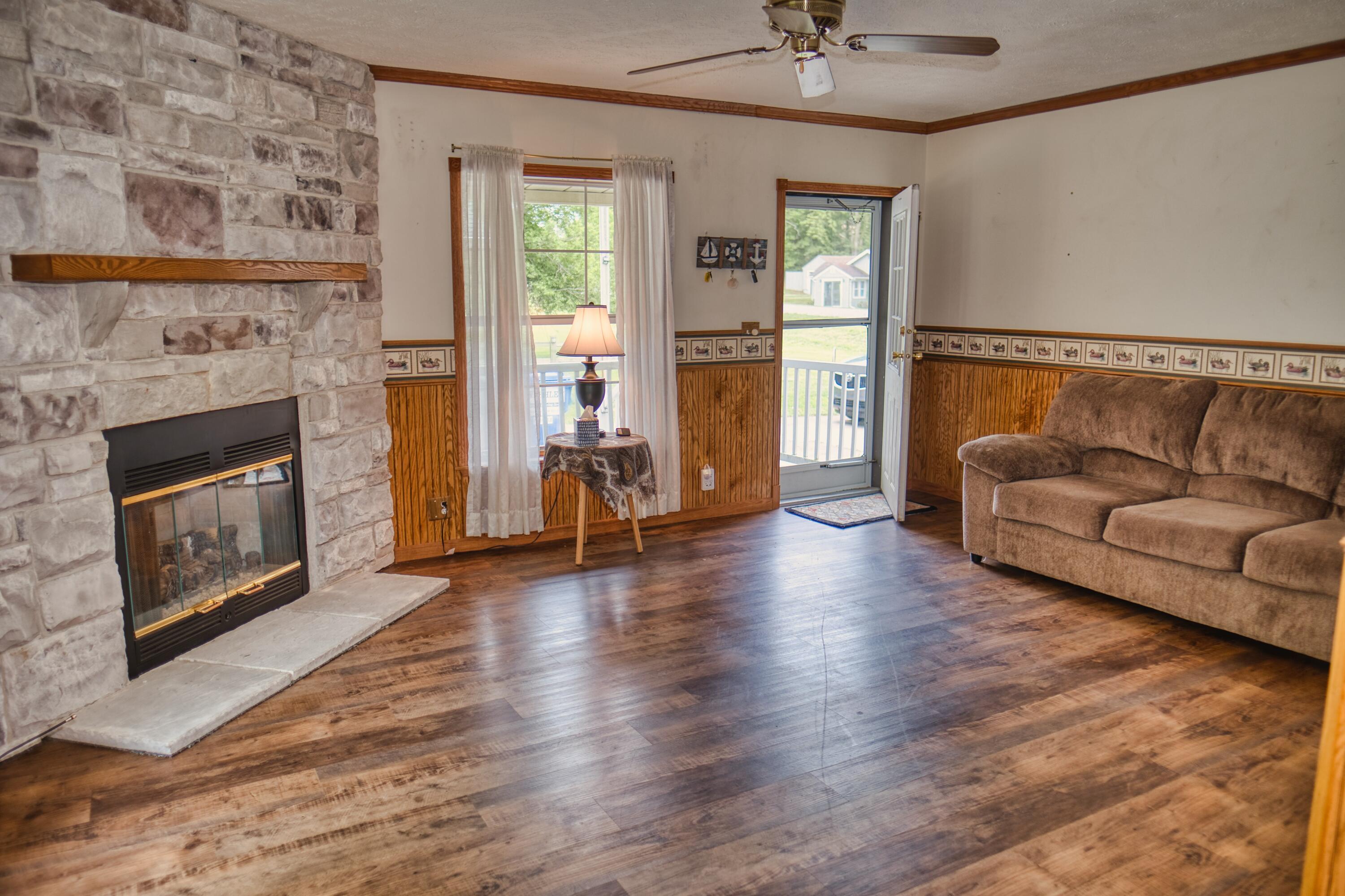 Image 3: 270ESouthernRd_23