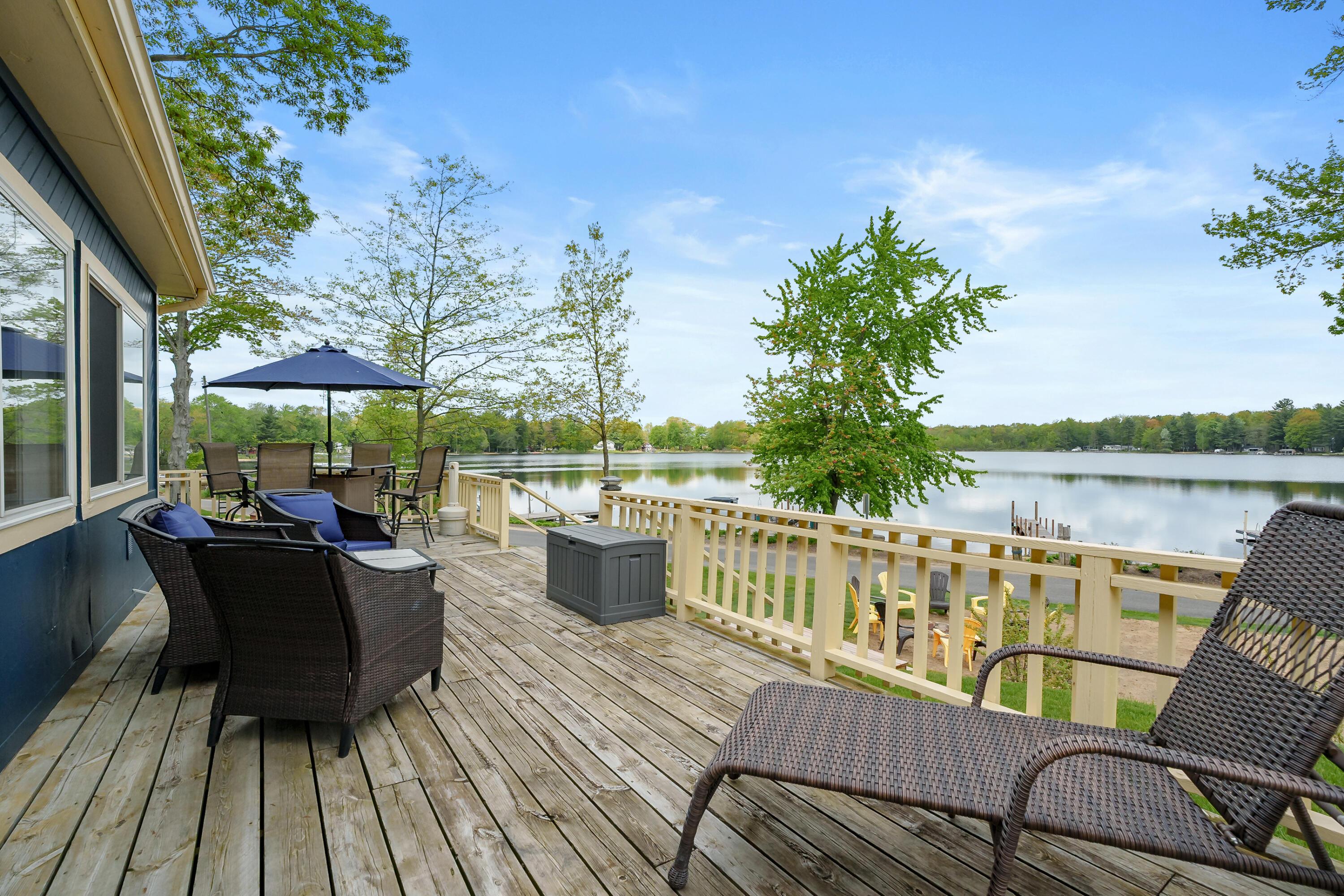 Image 3: Best views on Silver Lake from the Deck