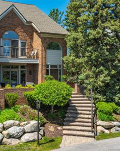 3856 Pine Lake Knoll Drive