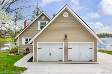 999 Lakeside Drive