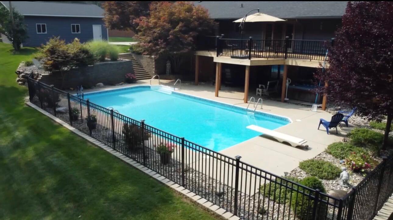 Image 3: 7709 Pool Pic 2