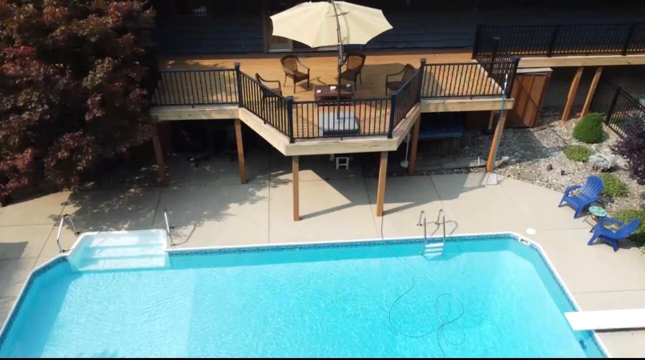 Image 4: 7709 Pool Pic